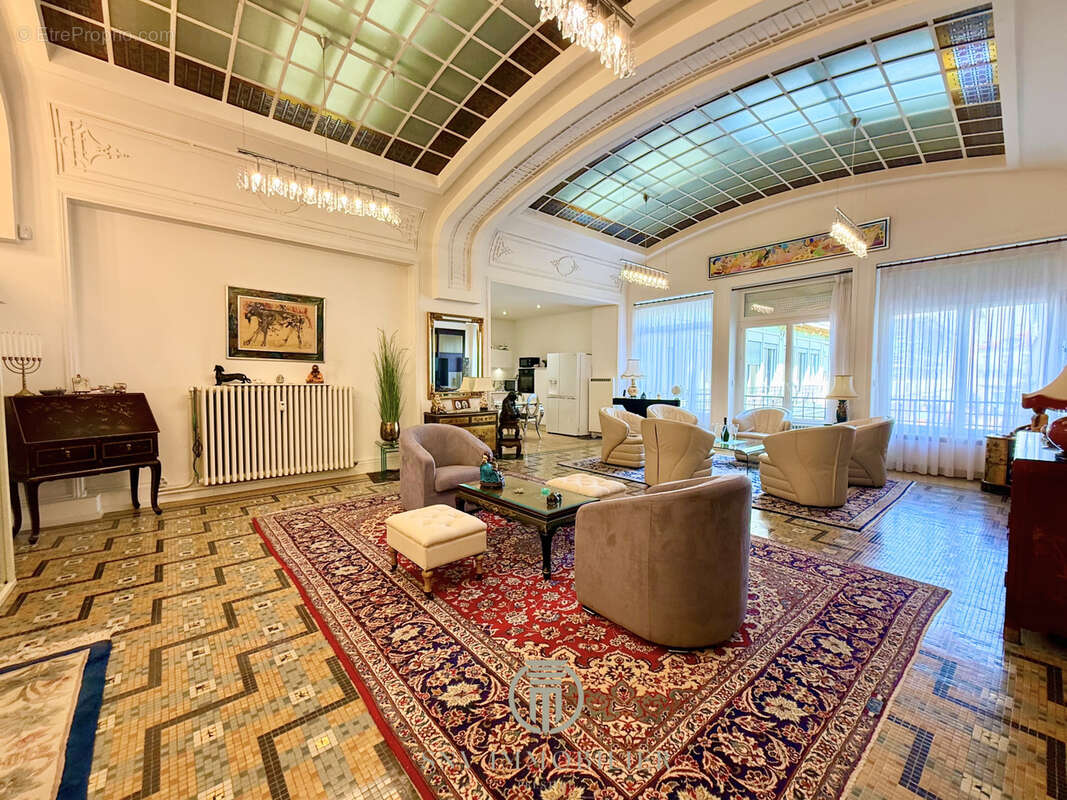 Appartement d’exception au cœur du Triangle d’Or de Vichy   3 chambres - plafond voûté sous verrière - photo 11