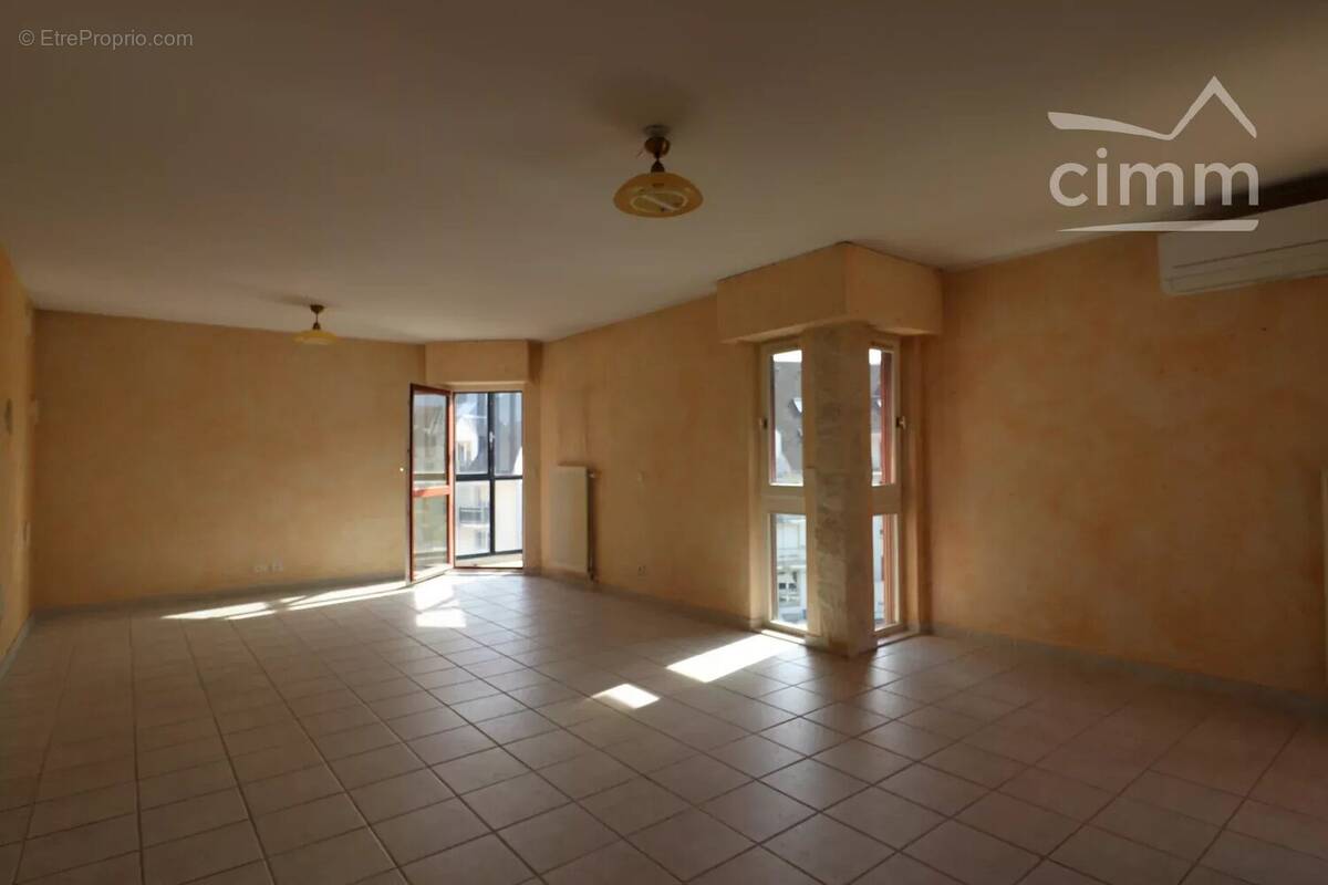 Appartement à CHALLES-LES-EAUX