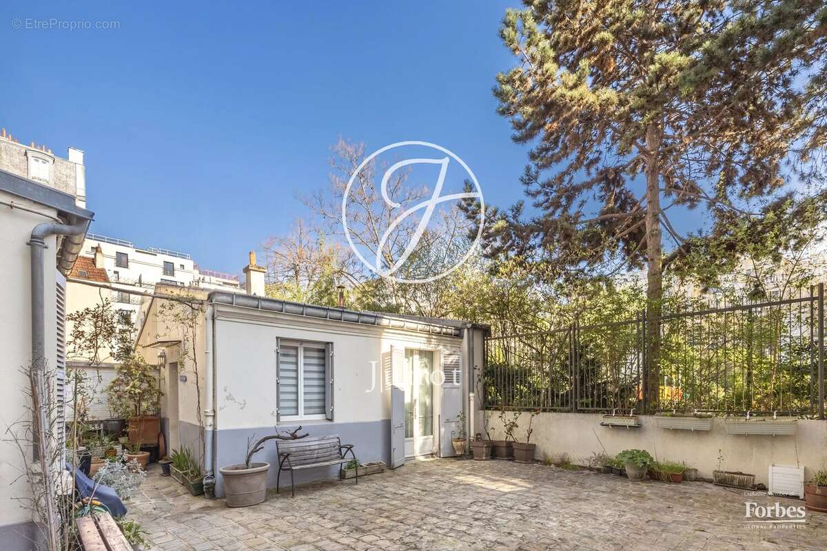 Appartement à LEVALLOIS-PERRET
