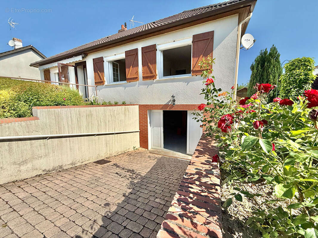 Maison à SAINT-JEAN-DE-BRAYE