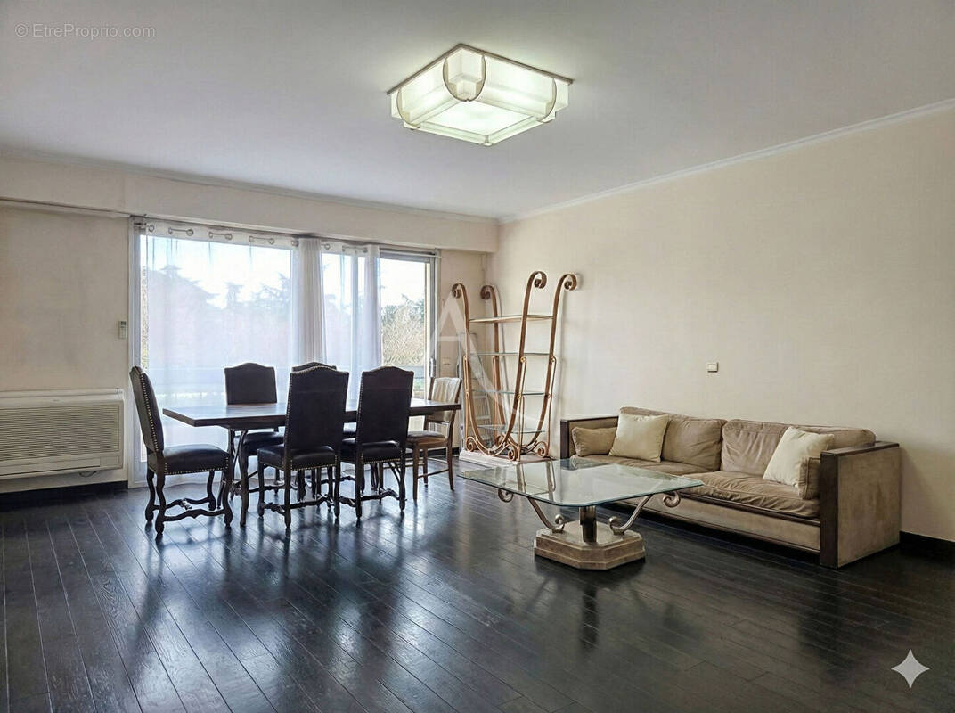 Appartement à CHARENTON-LE-PONT