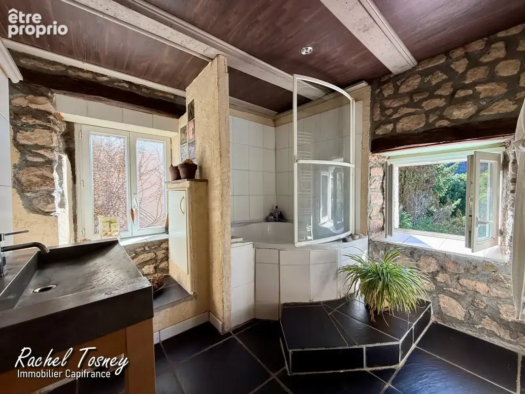 À VENDRE – Authentique corps de ferme T7 -210m²- rénové avec jardin et vue sur les Vosges – - photo 11