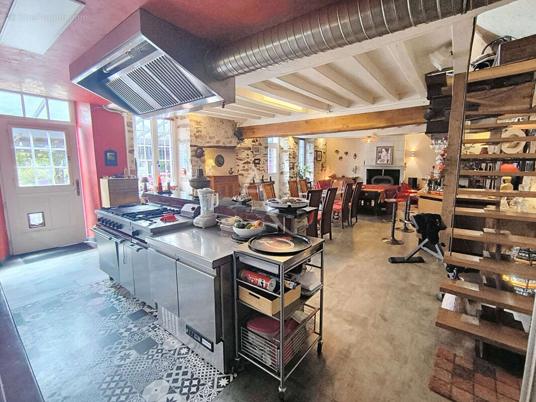 Maison à GREZ-NEUVILLE