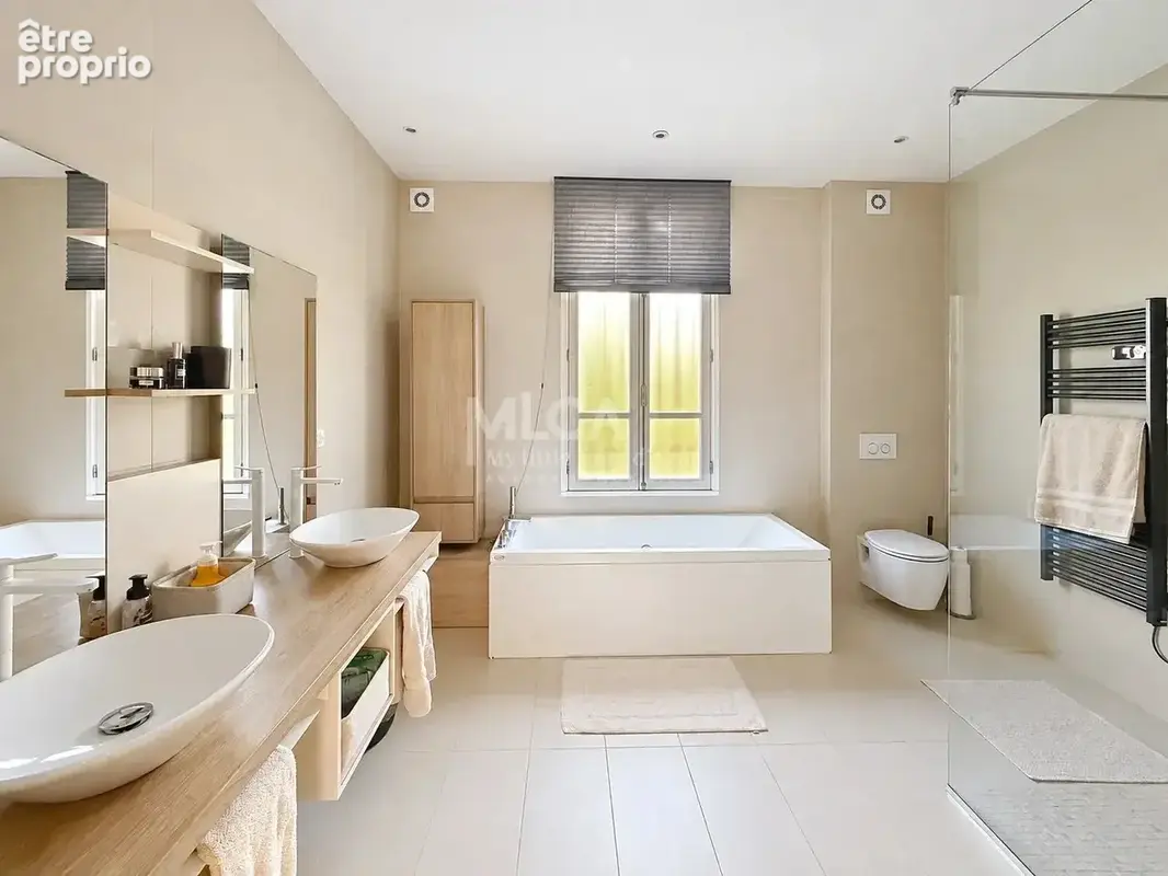 Élégante villa avec piscine — plages et commerces à pied - photo 7