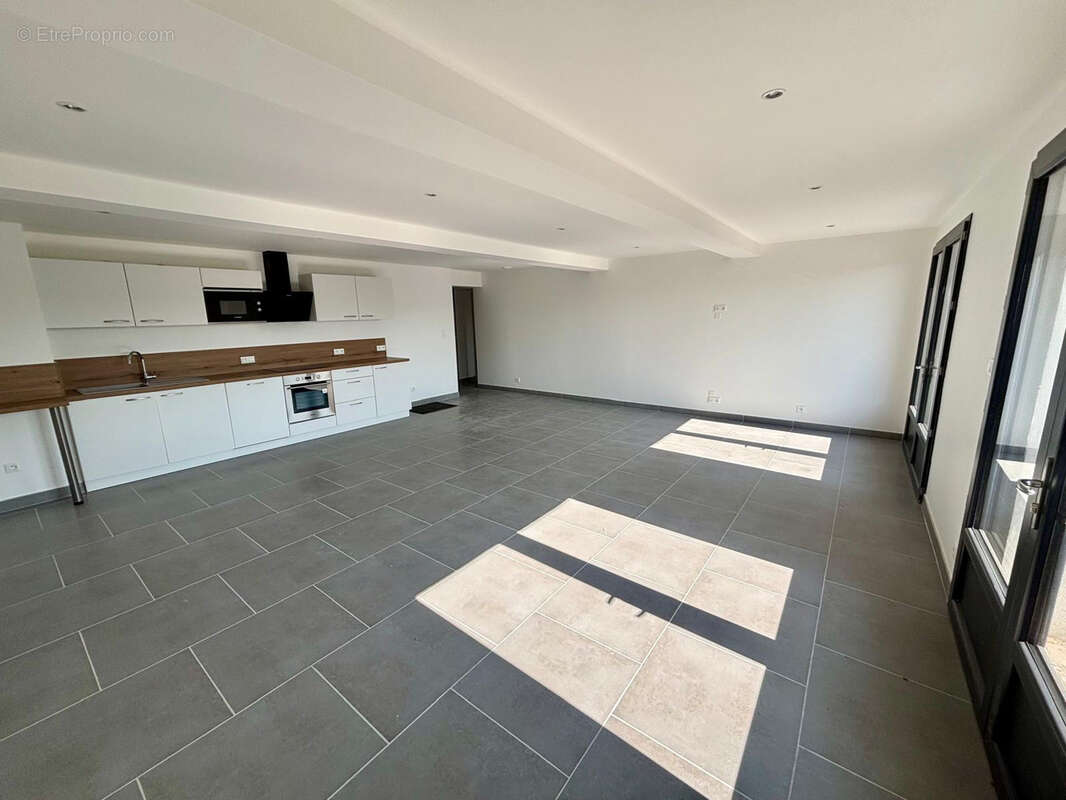 Appartement à SAINTE-CECILE-LES-VIGNES