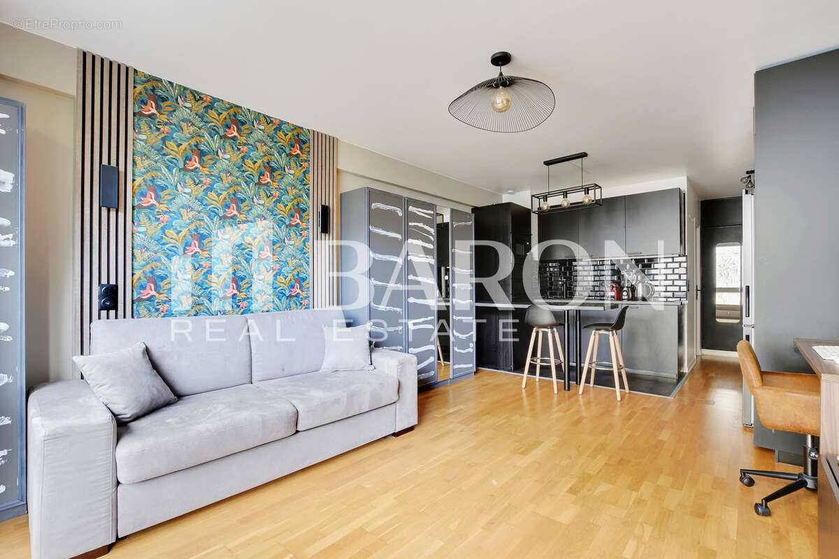 Appartement à PARIS-16E