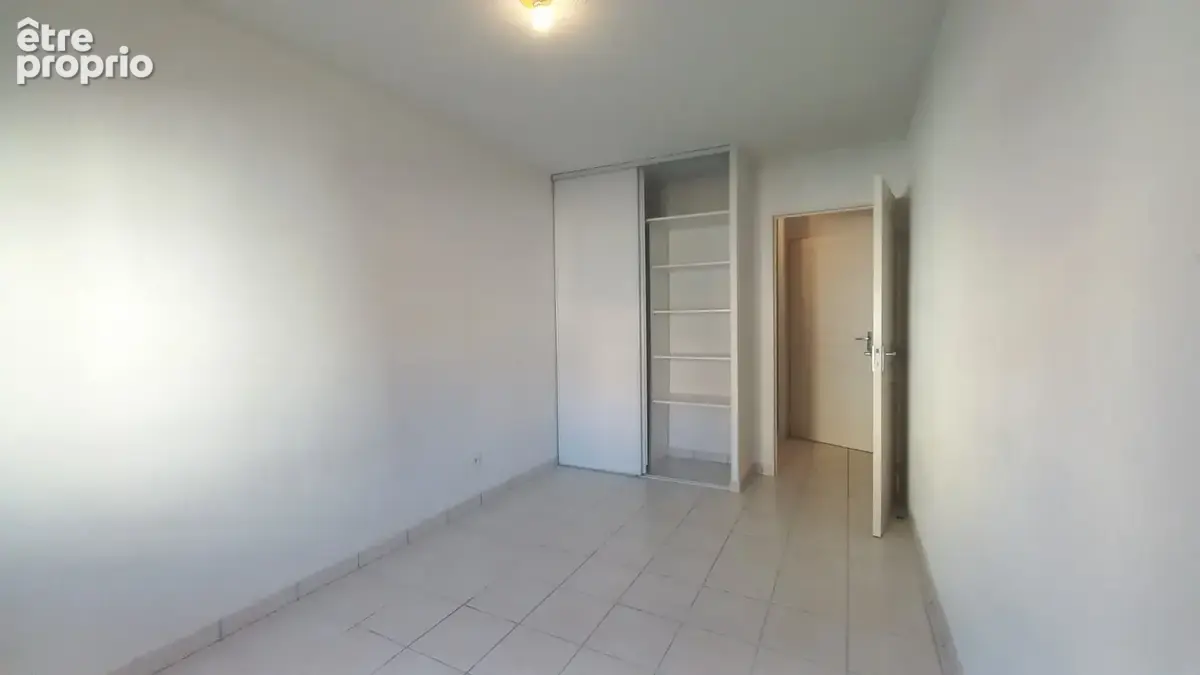 Villeneuve-les Béziers, résidence, T3 + terrasse + parking - photo 9