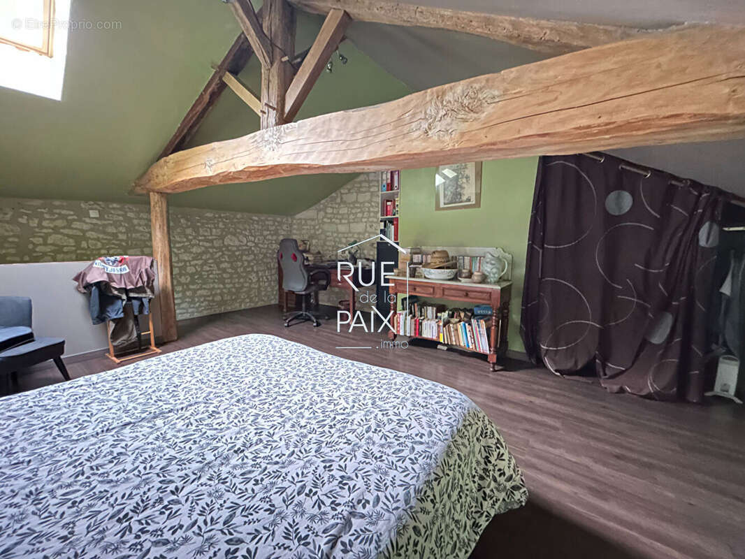 Maison à LA ROCHE-RIGAULT