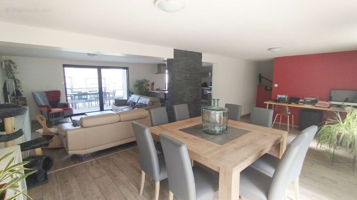 Maison à COUZE-ET-SAINT-FRONT