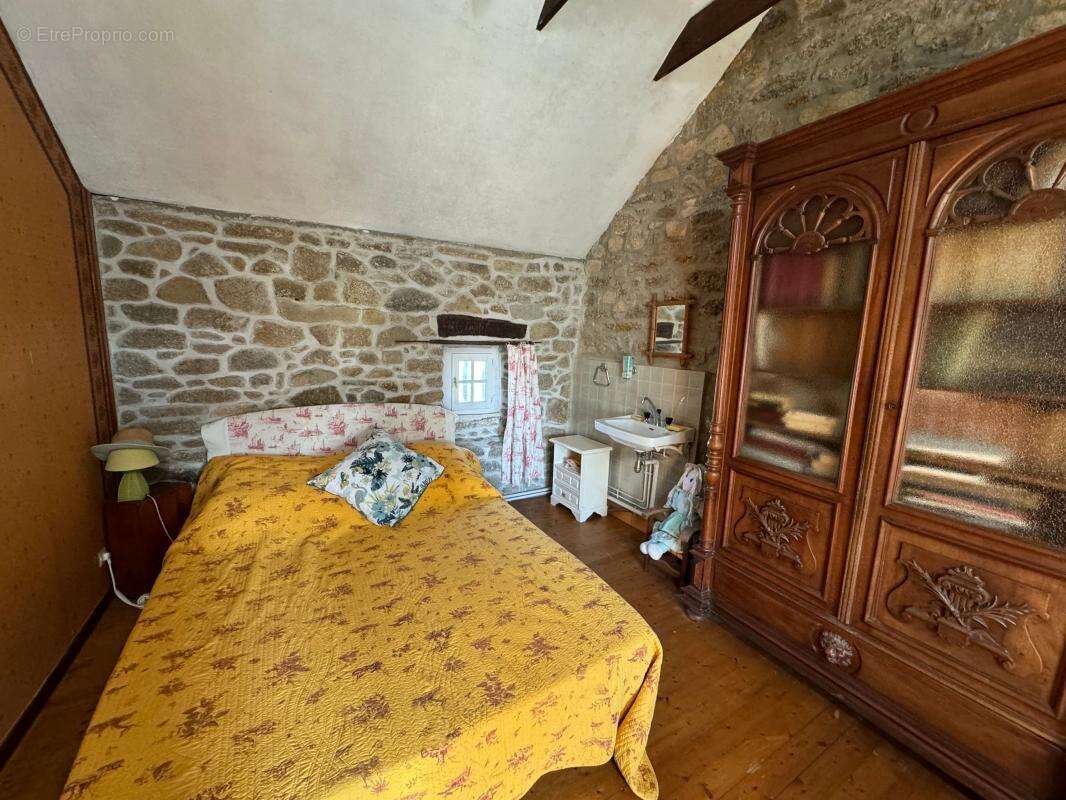 Maison à LAMPAUL-PLOUARZEL