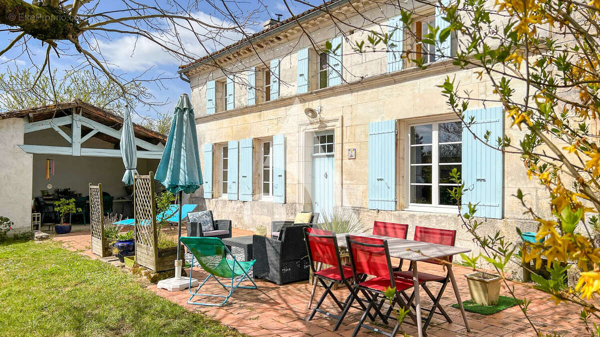 Maison à LE DOUHET