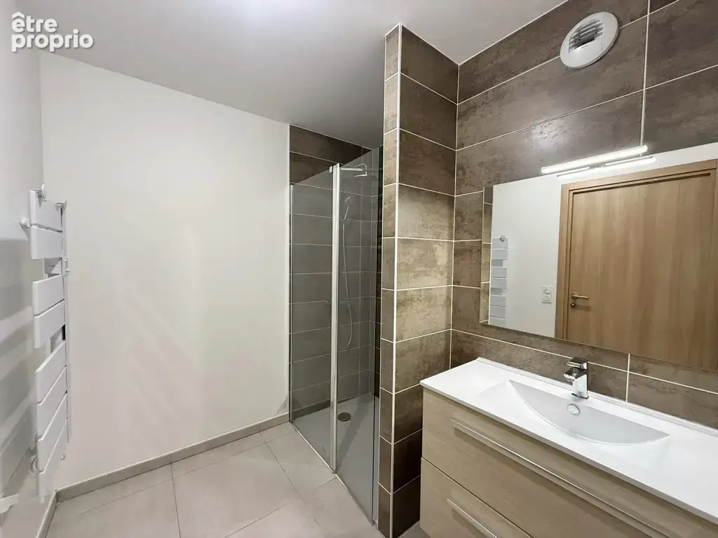 Appartement T3 récent avec deux balcons, garage et ascenseur - photo 23