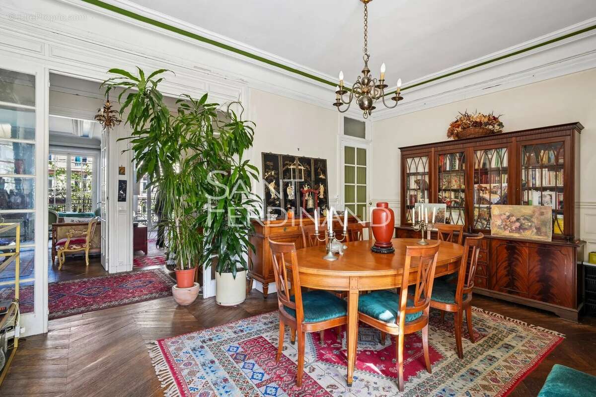 Appartement à NEUILLY-SUR-SEINE