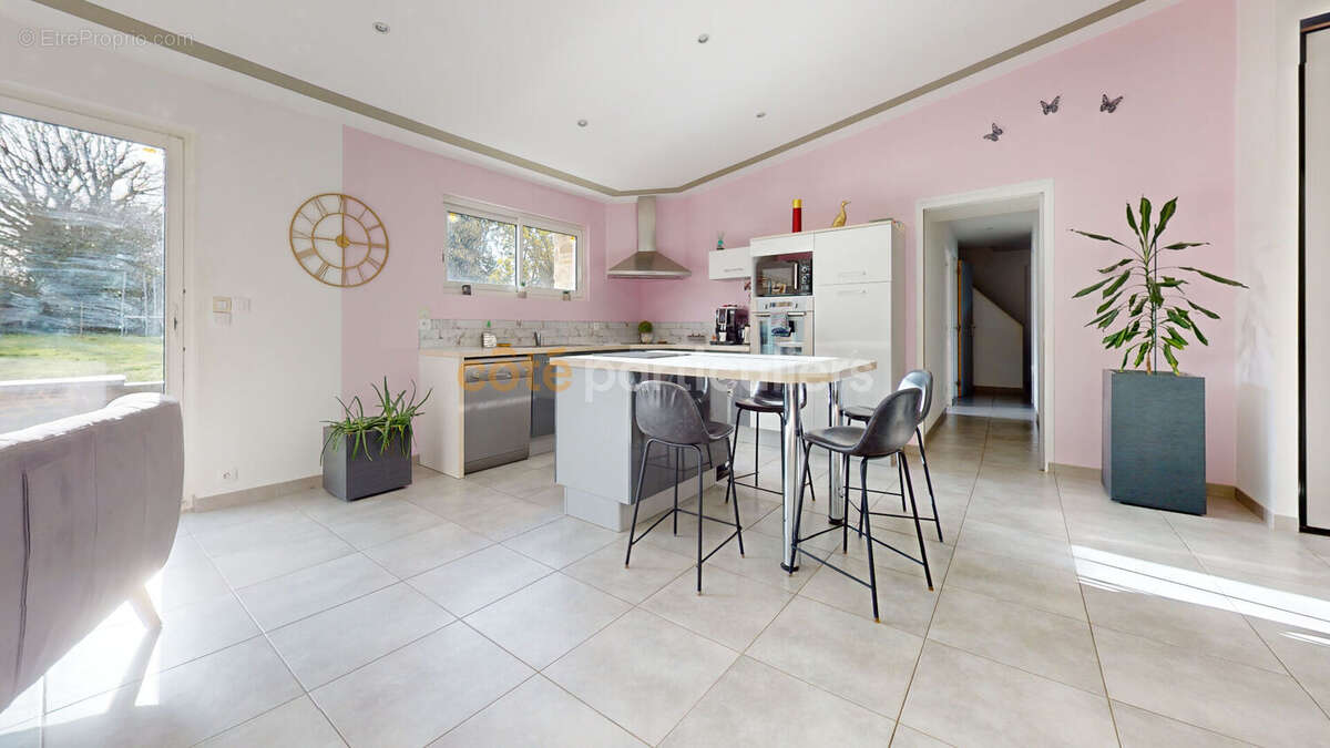 Maison à DRAGEY-RONTHON