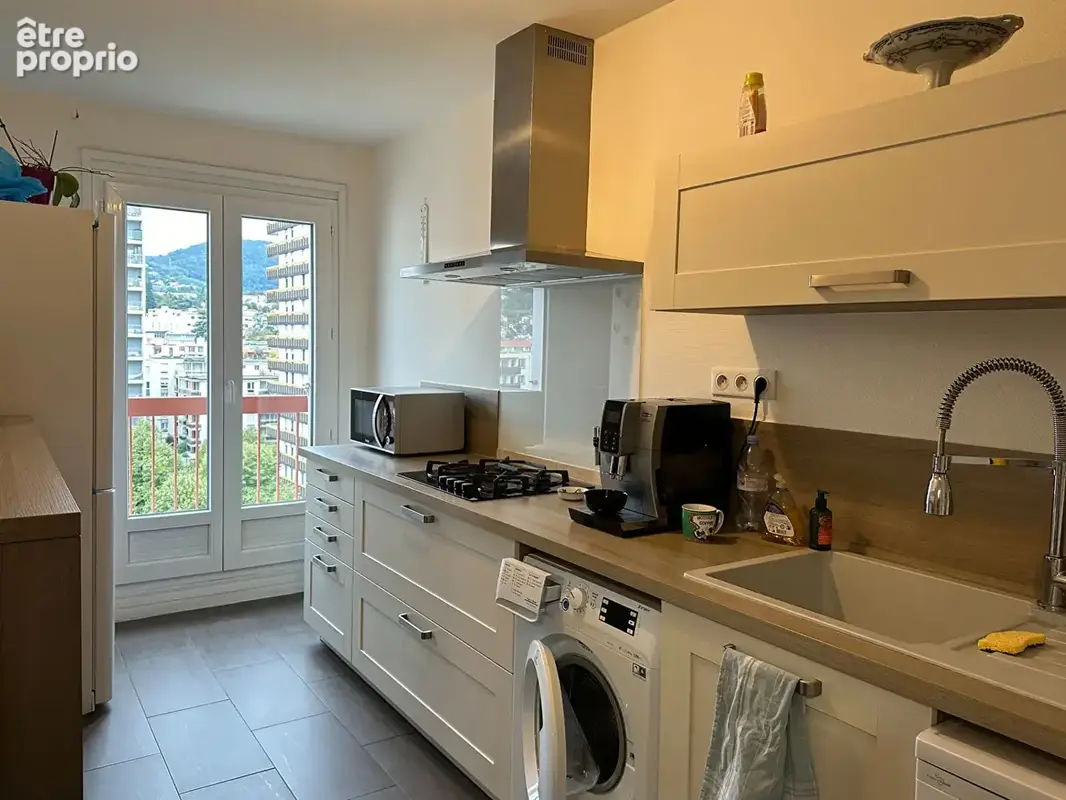 Clermont Ferrand les salinsT3 pièce(s) 66.77 m2, vue , parking, asc, 2 chambres rénové, 138000€ FAI - photo 2