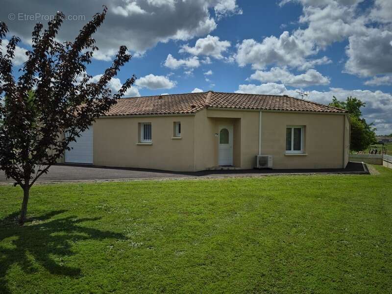 Maison à ASNIERES-LA-GIRAUD