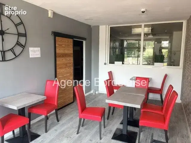 235 m² à Merignac  - photo 3