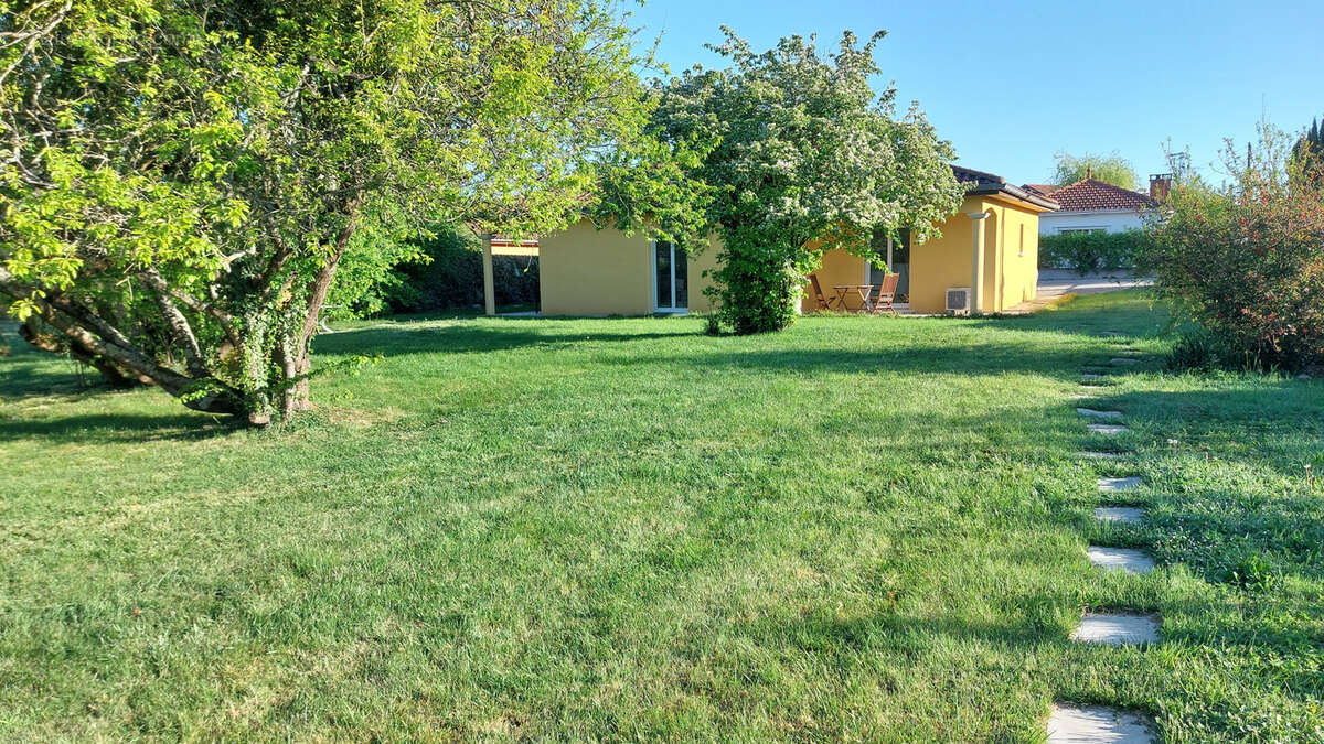 Maison de plain-pied avec grand terrain arboré dans un secteur recherché de Saint-Bernard - photo 17