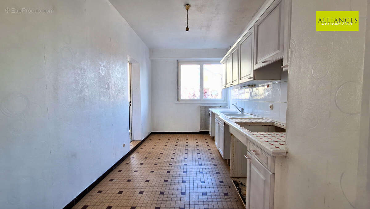 En vente à Mulhouse rue Spoerlin  : grand appartement de 88.22m2 avec 4 pièces et balcon - photo 9