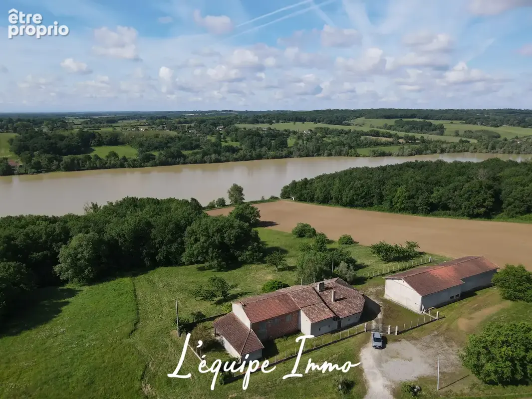 Ferme à rénover avec dépendances sur 2ha environ - photo 1