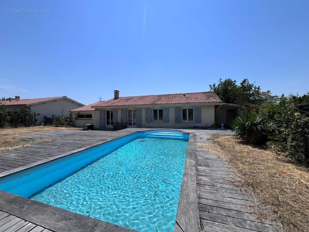 Maison à AMBARES-ET-LAGRAVE