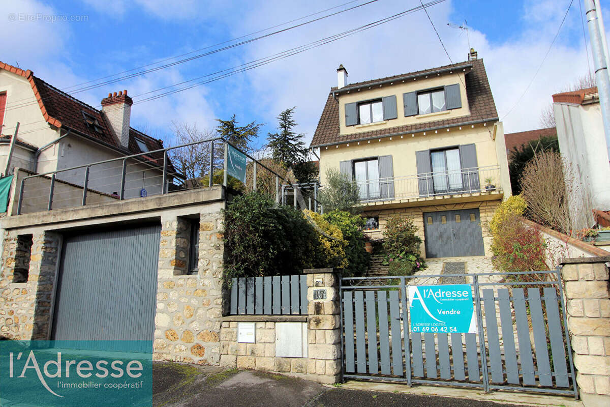 Maison à SAVIGNY-SUR-ORGE