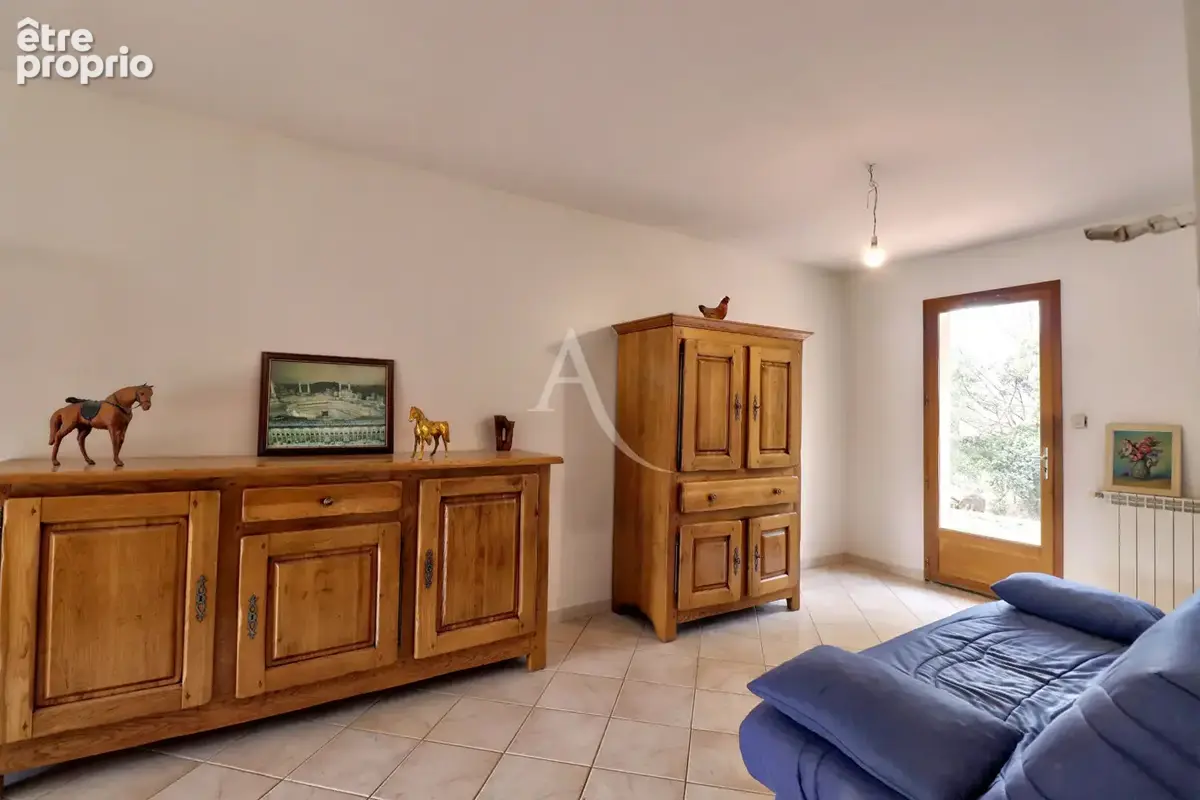 Villa de plain-pied avec terrain de 4554m2 et garage - photo 10
