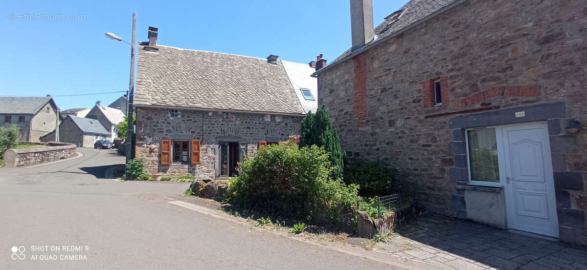 Maison à SAINT-SAUVES-D'AUVERGNE