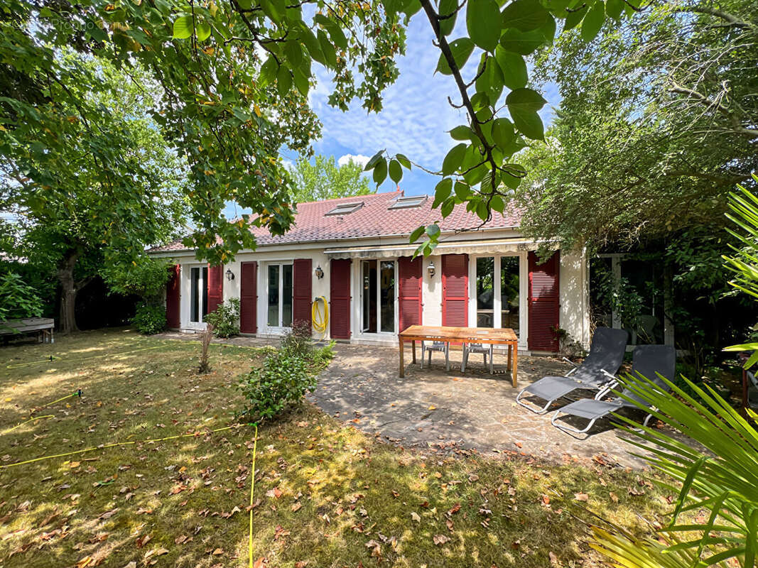 MENNECY - Village Levitt - Maison familiale indépendante 7 pièces - 137 m² - Terrain de 680 m² - photo 2