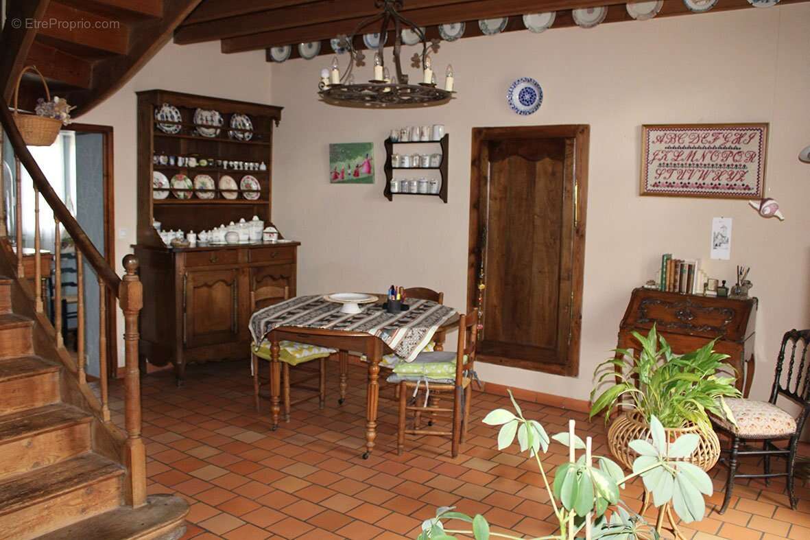 Maison à LA VARENNE