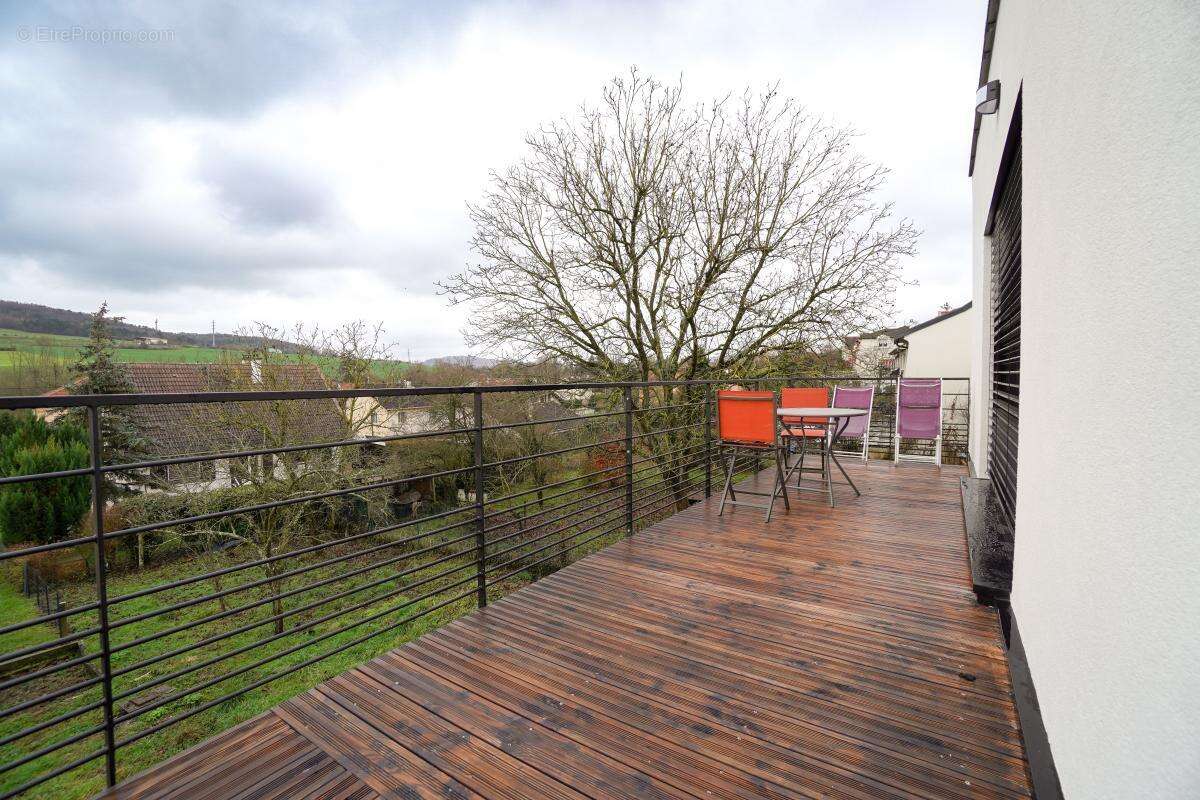 Maison à LAY-SAINT-CHRISTOPHE