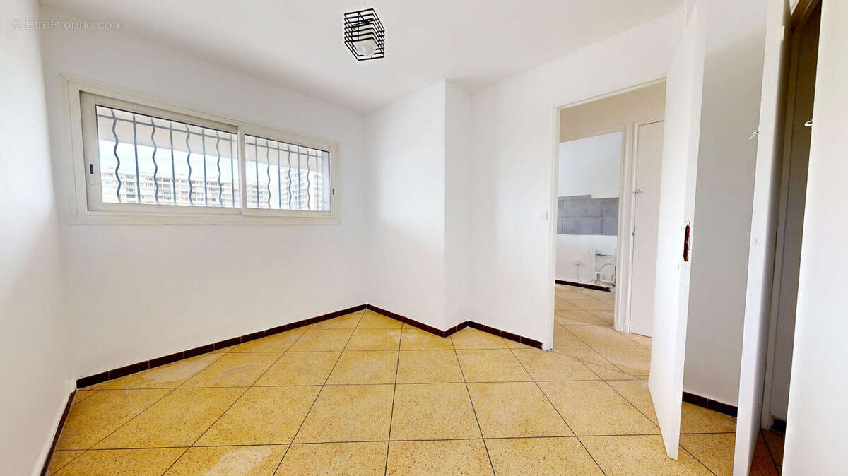 A vendre - Appartement T3 avec Balcon au calme absolu  et Vue Colline ? Parc Sévigné, Marseille 13009 - photo 7