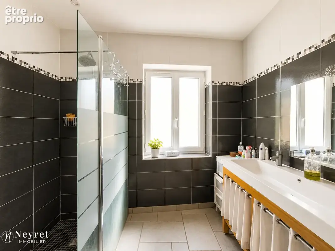 Trévoux — Maison familiale avec cachet, 4 chambres + bureau, chauffage au sol - photo 12