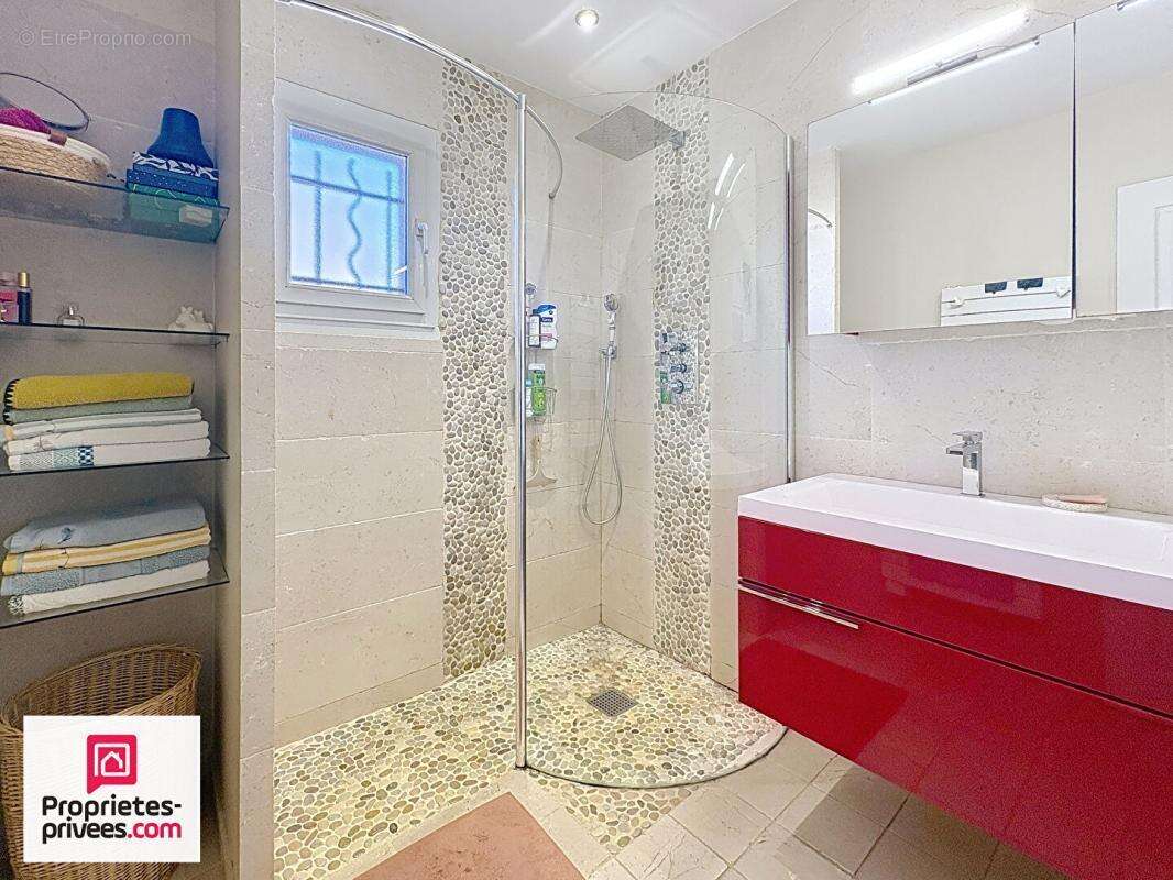 Rians VILLA T4 garage piscine sur 1200 m² - photo 9