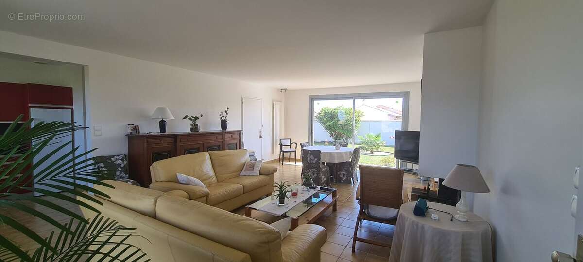 Maison à CHAMPAGNE-LES-MARAIS