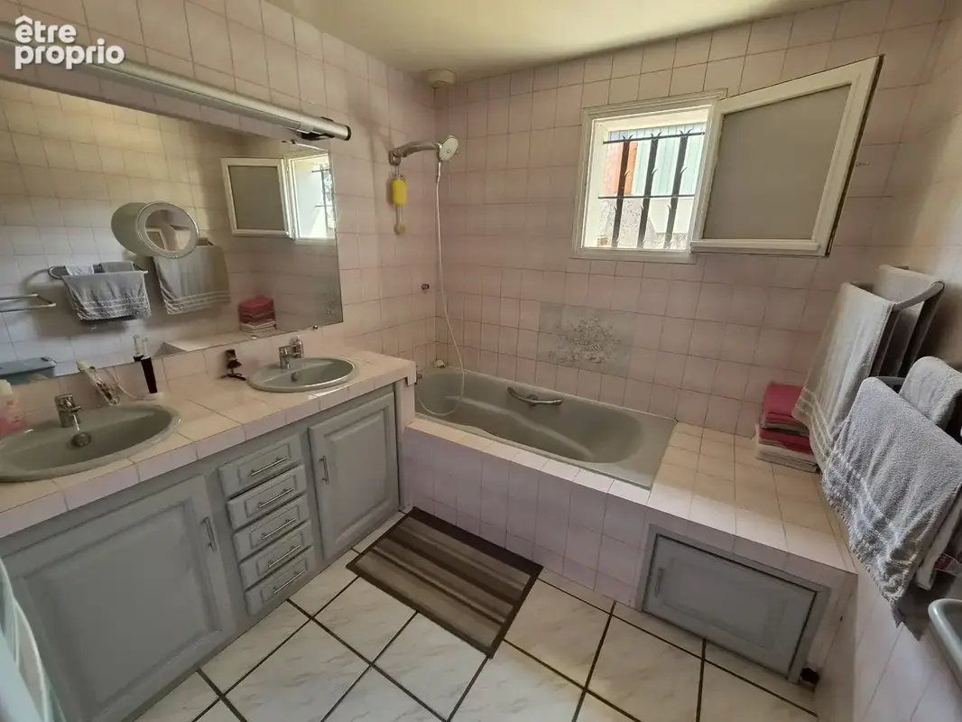Maison d'habitation avec un local professionnel - photo 7