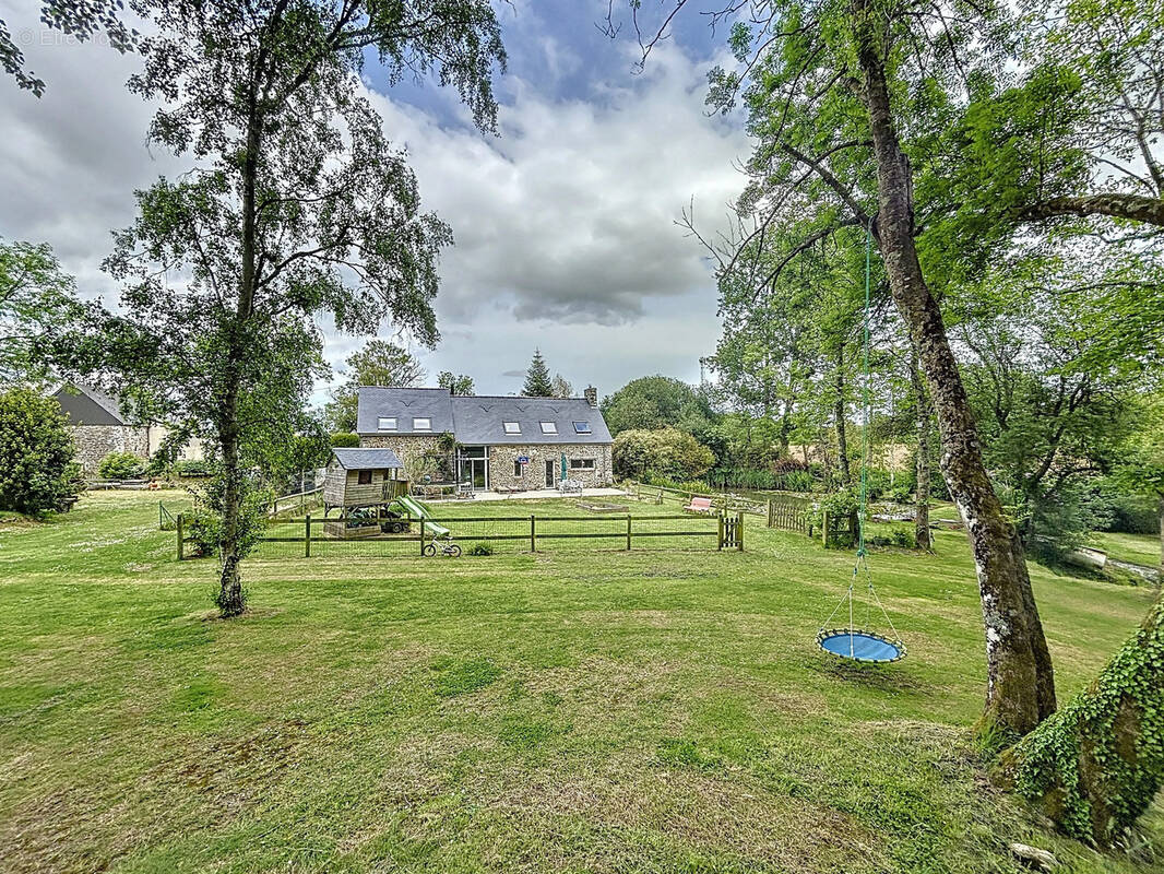 Maison à SAINT-MAURICE-EN-COTENTIN
