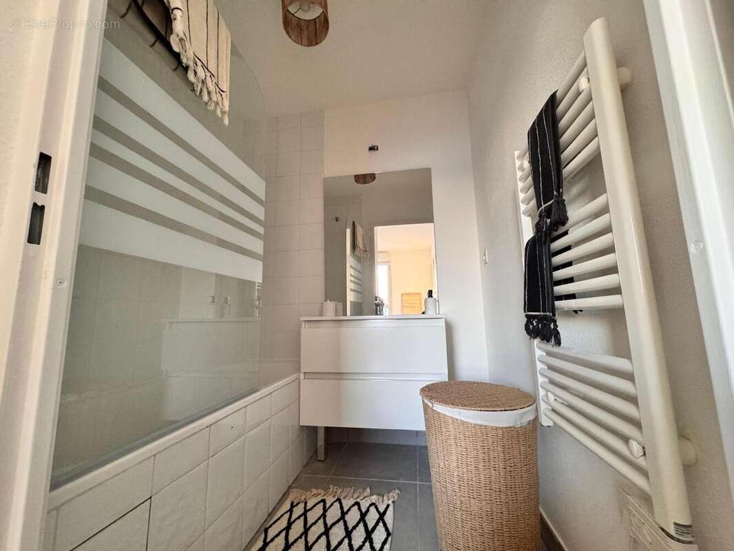   - Appartement à VILLEFRANCHE-SUR-SAONE