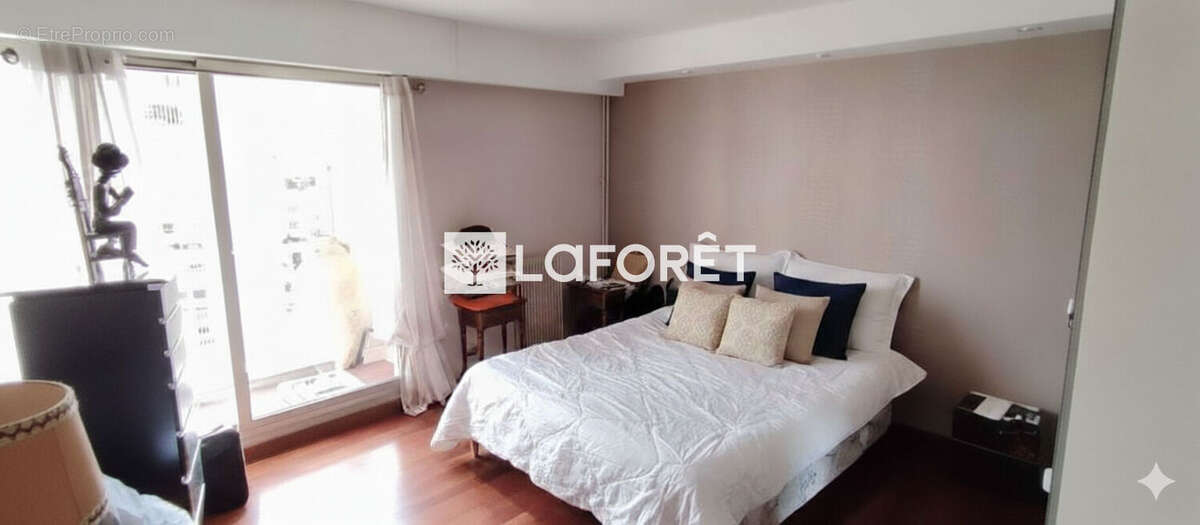 Appartement à PARIS-14E