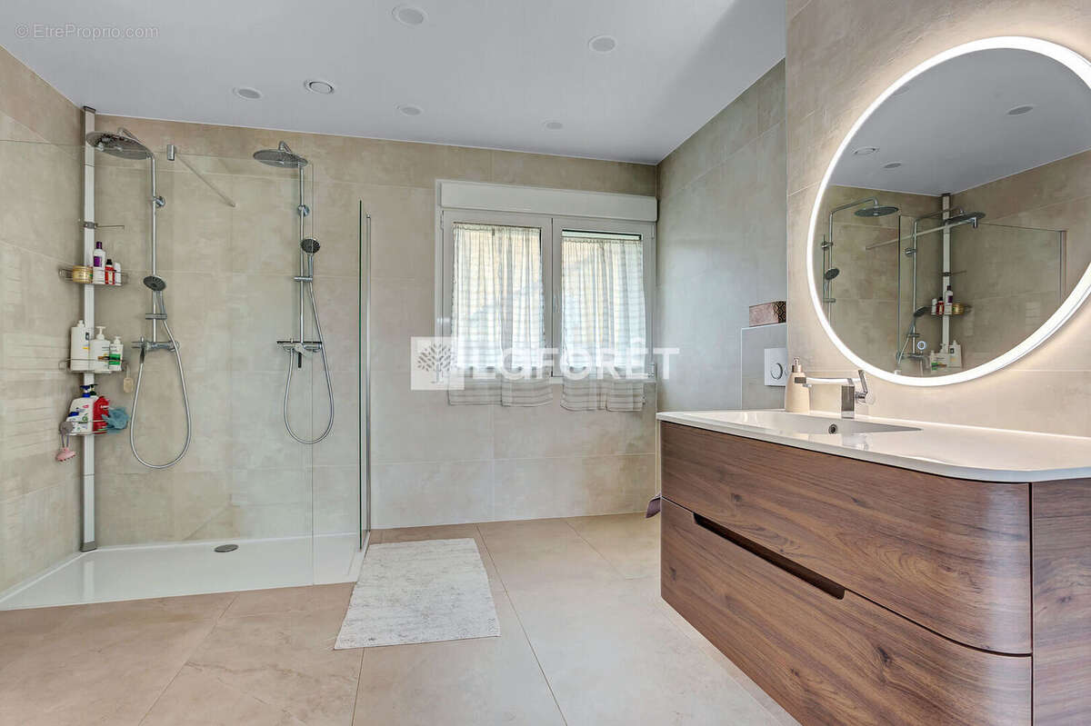 Maison à SAINT-MAURICE-MONTCOURONNE