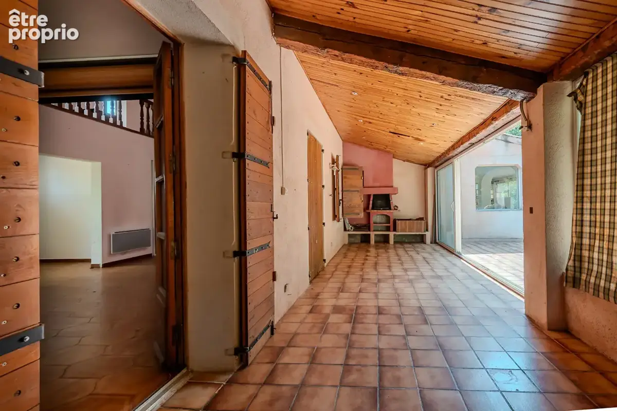 Propriété de 523 m² à rénover, terrain plat  5900m² à 15min d'Aix en Provence - photo 11