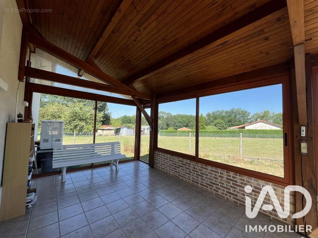 Maison 95 m² à Nieuil  - photo 8