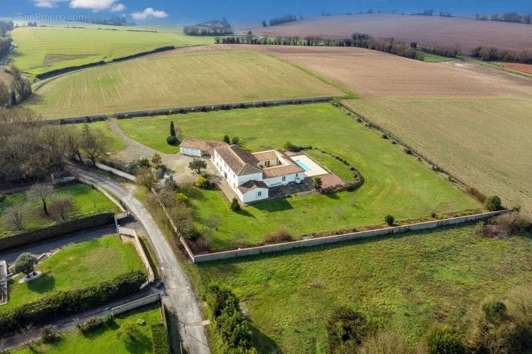 Maison à SAINT-DENIS-DU-PIN