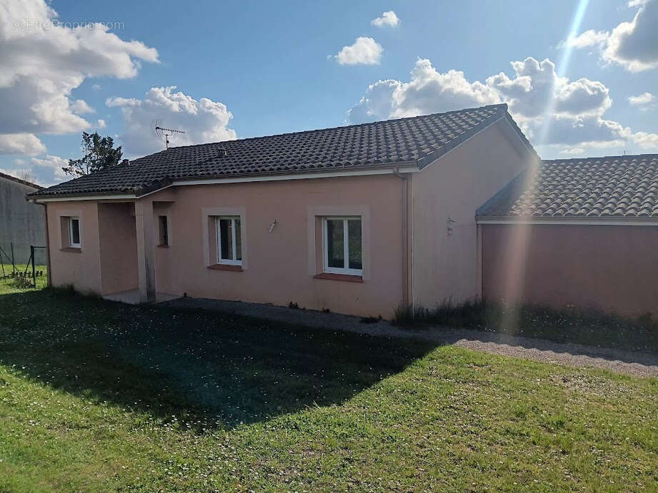 Maison à LA SALVETAT-BELMONTET