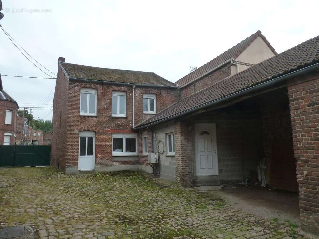 Maison à WALINCOURT-SELVIGNY