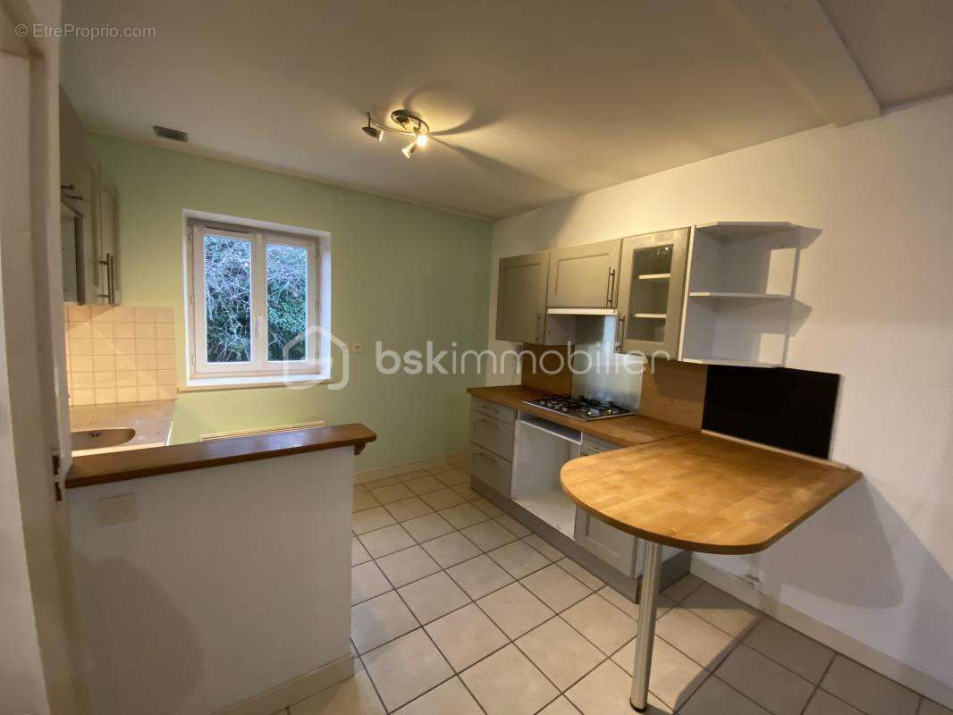 Appartement à SAINT-GENIS-LES-OLLIERES