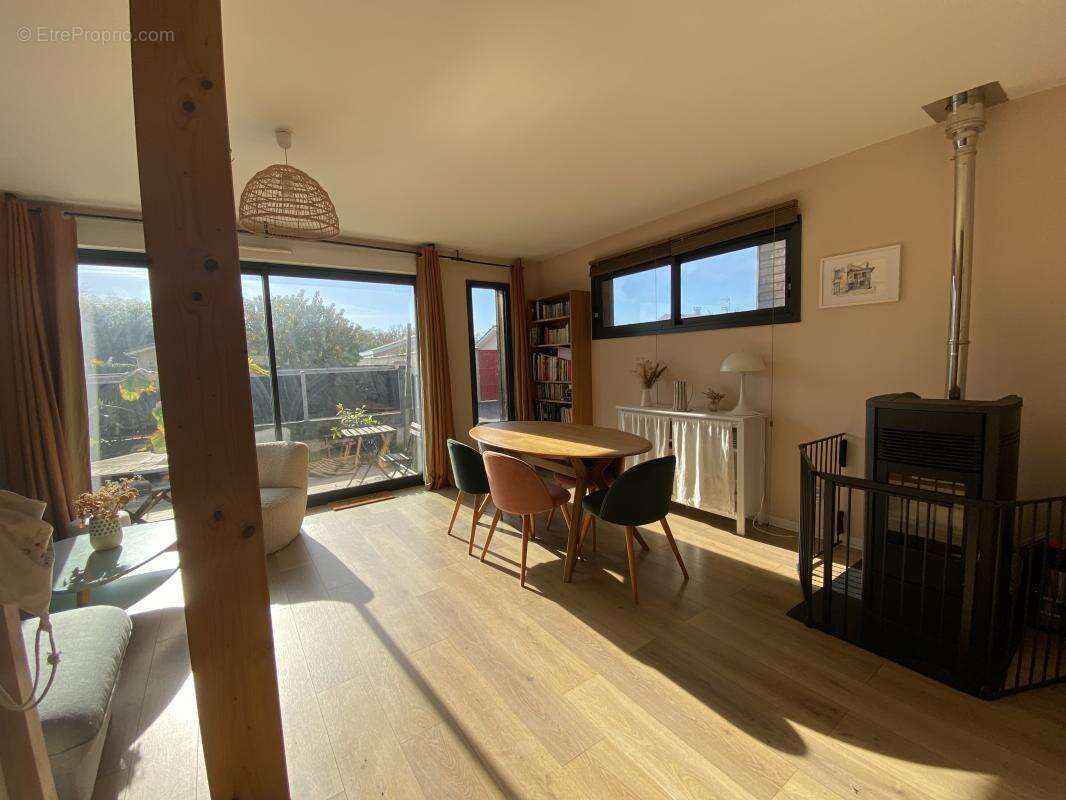 Maison à PAREMPUYRE