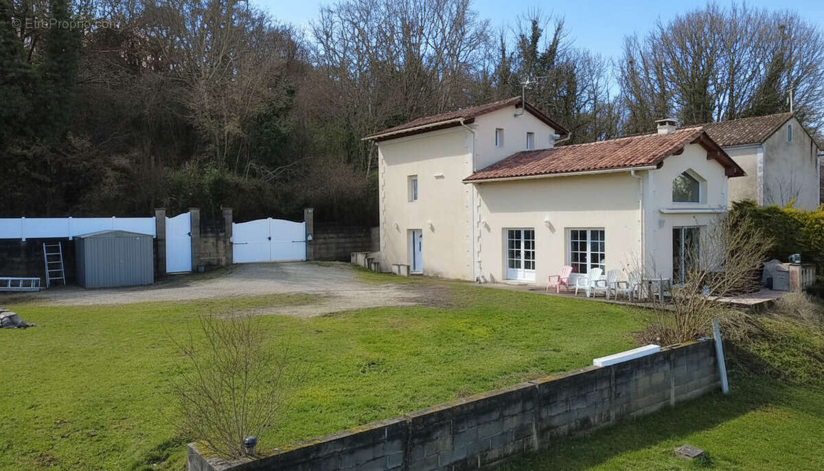 Maison à VOEUIL-ET-GIGET