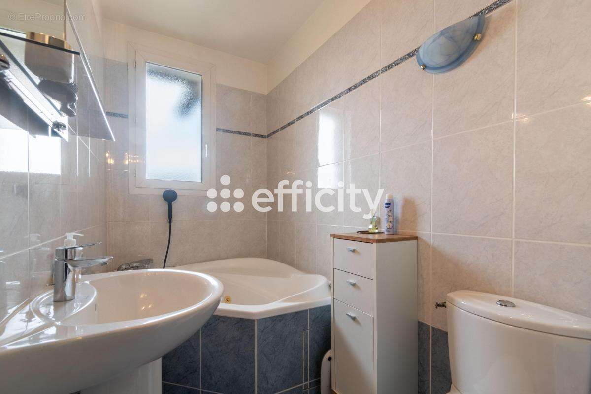 Maison à VILLENEUVE-LE-ROI