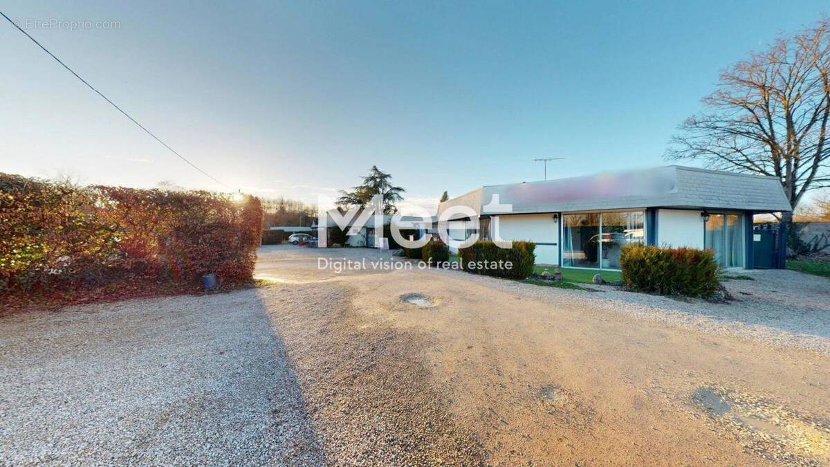 Maison à ESCOLIVES-SAINTE-CAMILLE